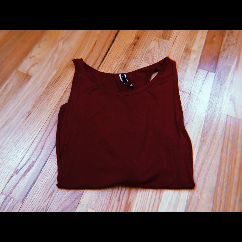 Red twist back muscle tee